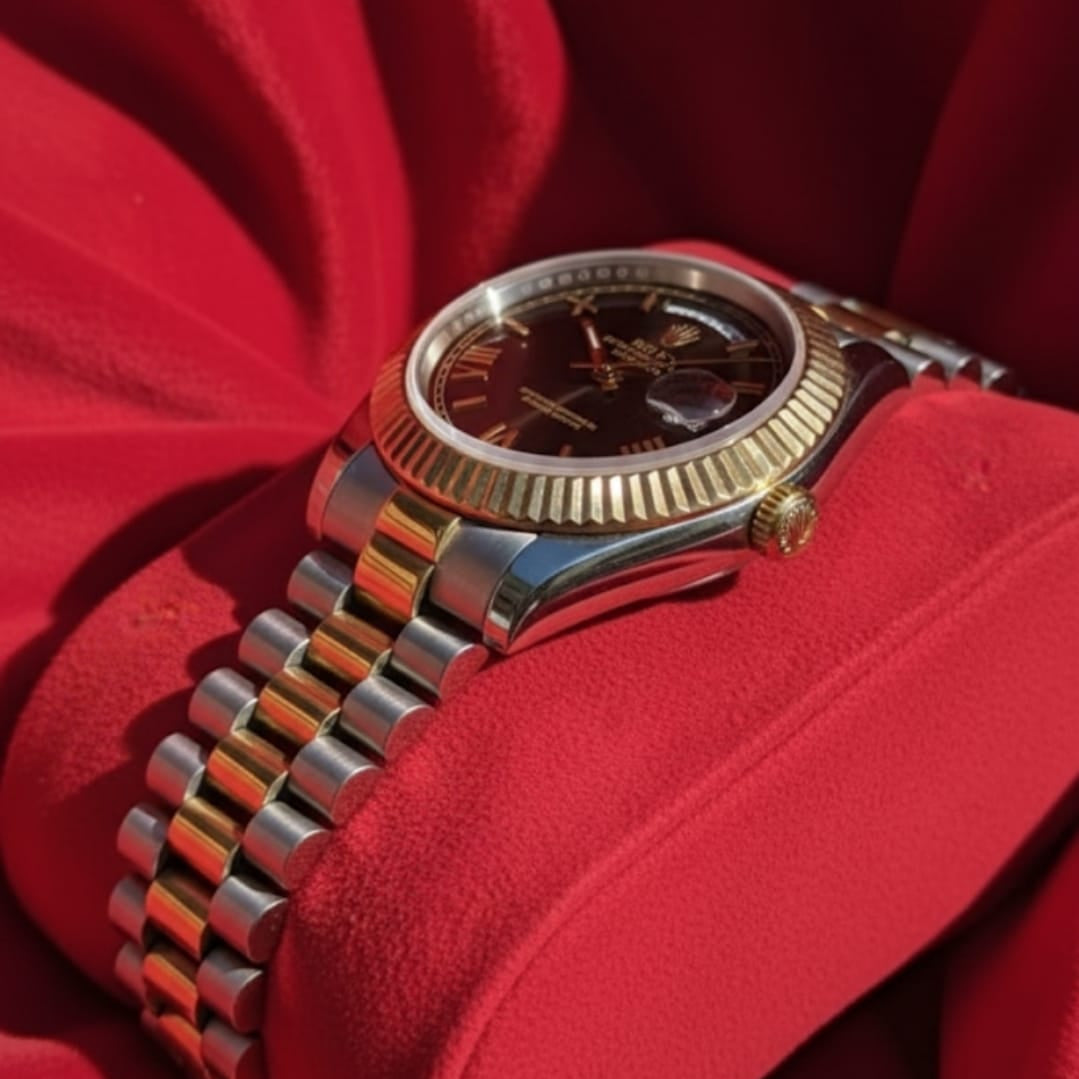 Elegance Redefined: Classic Men's Stainless Steel Watch with Date Function"